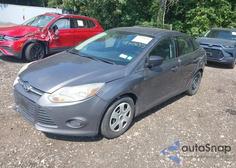 2014 Ford Focus S z USA, uszkodzony, nr VIN 1FADP3E24EL389228